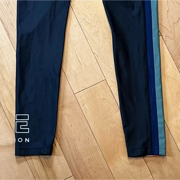 PE NATION Flight Series Legging Black 7/8 length midrise sculpted panels - Picture 6 of 7
